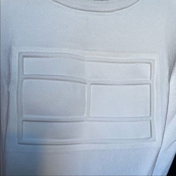 TOMMY HILFIGER WOMEN'S CREW NECK SWEATER SIZE MEDIUM - Picture 8 of 8